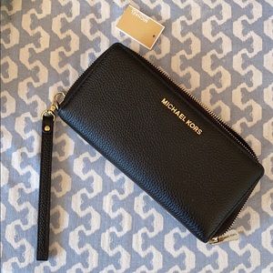 Black Michael Kors Jet Set Travel Wallet
